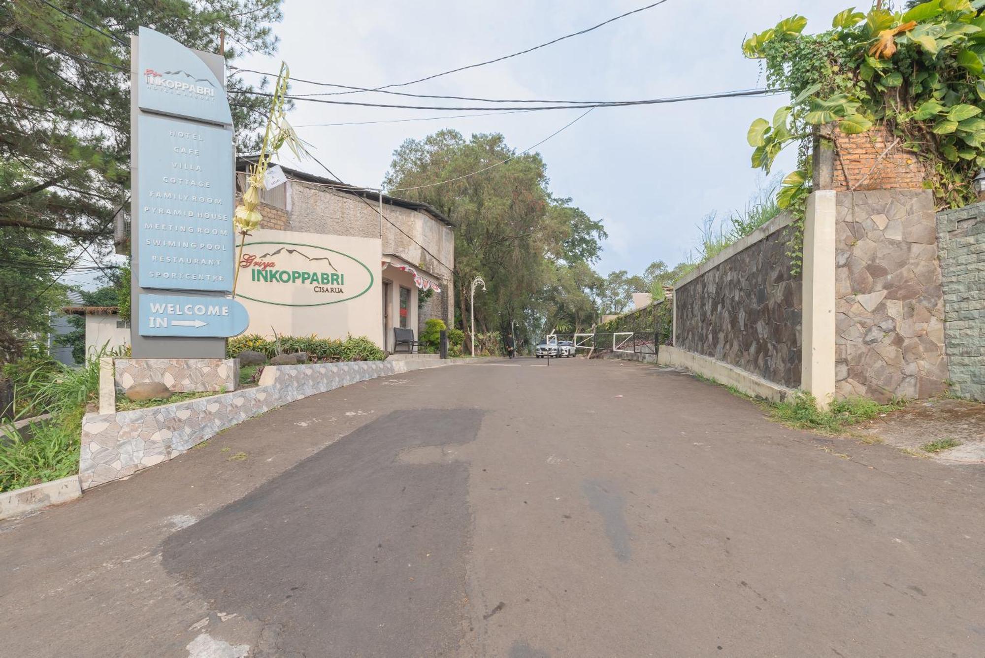 Urbanview Hotel Inkoppabri Cisarua Puncak Bagian luar foto